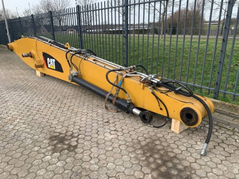 CAT MH 3024 material handler boom and stick
