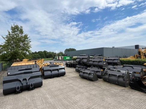 Volvo buckets GP new unused bolted on and with QC