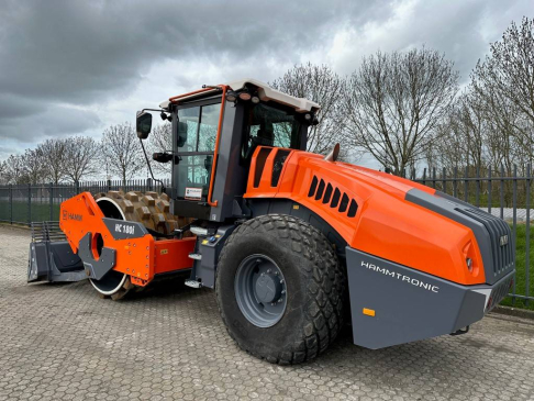 Hamm HC 180 i year 2022 demo new with dozerblade