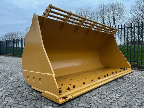 CAT 980 GP bucket with straight cutting edge