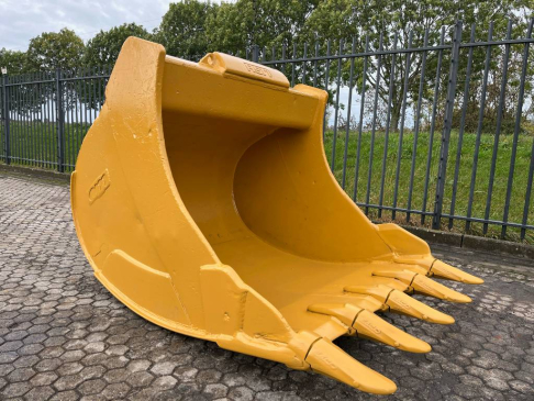 CAT 330 336 bucket with teeth